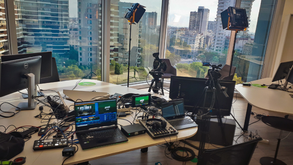 Plató de streaming en las oficinas de una empresa