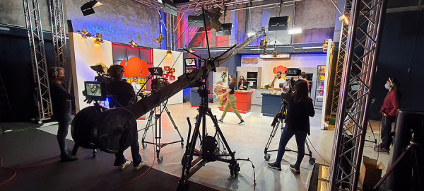Complementem el teu equip audiovisual amb la grua de 8 metres com en el programa de BarçaTV Camp Nou Kitchen